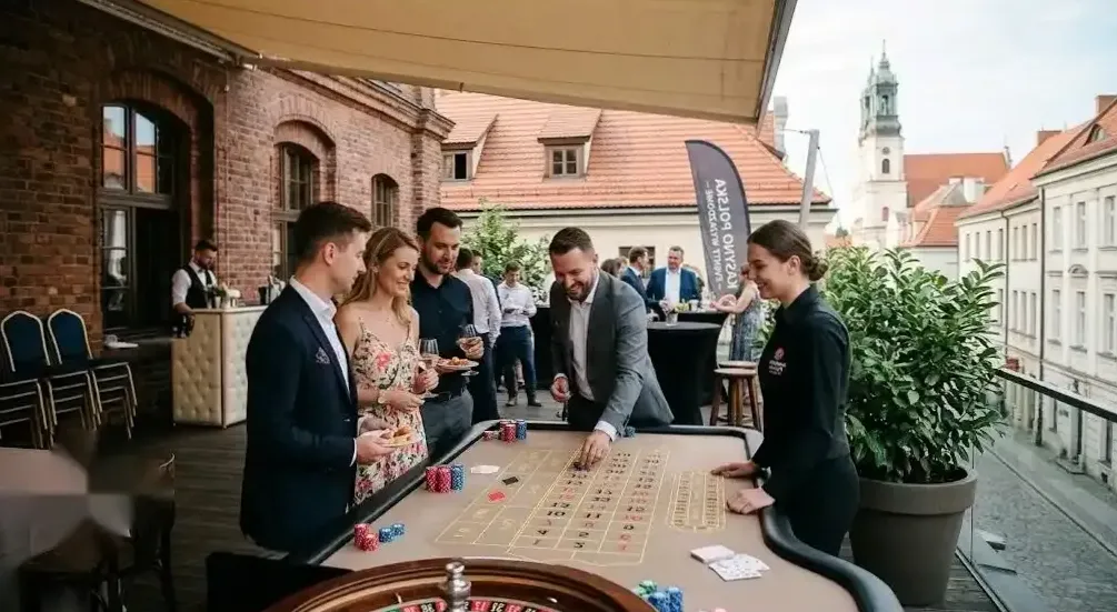 Krupier prowadzący stół casino
